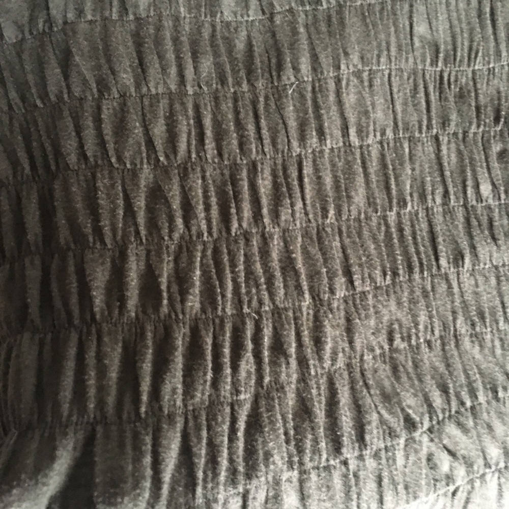 DKNY Stretchy Top - So flattering! - Picture 3 of 8